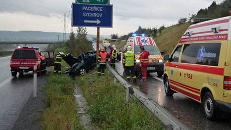 Váná dopravní nehoda u obce Paceice. idie ped smrtí zachránilo ízení na opané stran.