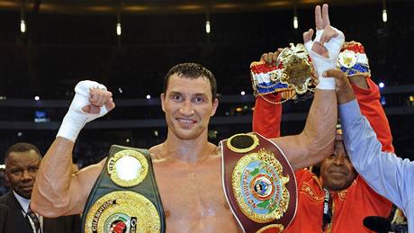 Vladimir Kliko slaví obhajobu titulu organizací WBO a IBF.