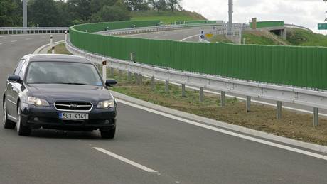 Silnice mezi Miroticemi a Tebkovem bude od pátku otevená pro vechny motoristy.