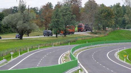 Silnice mezi Miroticemi a Tebkovem bude od pátku otevená pro vechny motoristy.