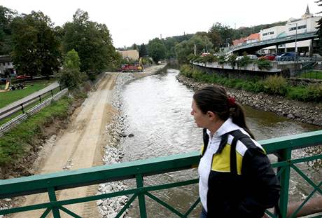 V Tebi zaali s budovnm novch protipovodovch opaten.