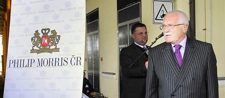 Prezident Václav Klaus navtívil v Kutné Hoe závod spolenosti Philip Morris R. (29. záí 2010)