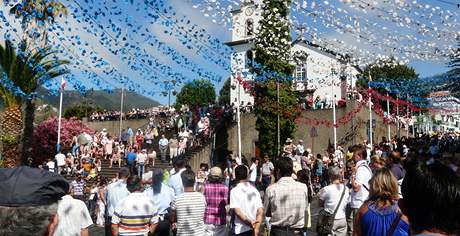 PLN NMST. Slavnosti vna pokrauj v centru msta Camara de Lobos.