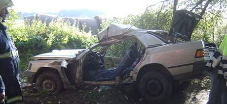 Dopravní nehoda u Mariánských Lázní si vyádala jeden lidský ivot.