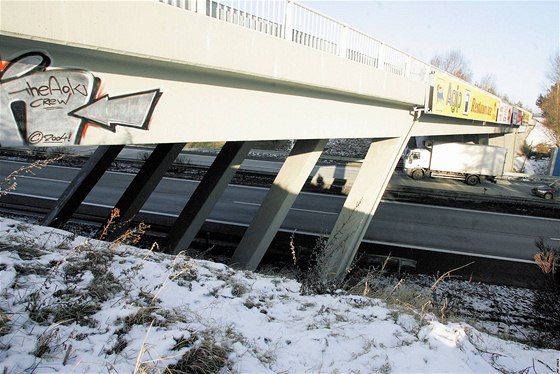 Nový sjezd z dálnice má být vybudován v míst kíení dálnice se silnicí Jihlava - Polná nedaleko Mína rok 2005)