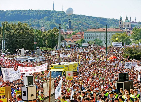 Odborái se chystají demonstrovat. Ulice Prahy obsadili ji v záí. Ilustraní foto