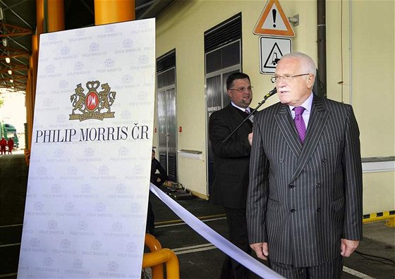 Prezident Václav Klaus navtívil v Kutné Hoe závod spolenosti Philip Morris R. (29. záí 2010)