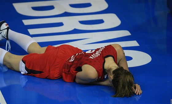 Na konci sil. Na snímku by mohla být kterákoli eská basketbalistka.