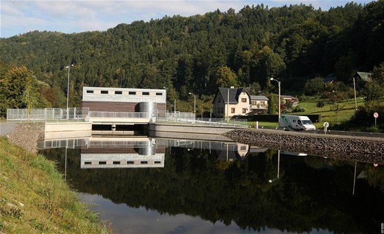 Malá vodní elektrárna na Jizeře v Železném Brodě. Její obnova trvala dvacet let.