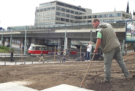 Zanedbané okolí stanice metra Vltavská se promuje v píjemný parík.