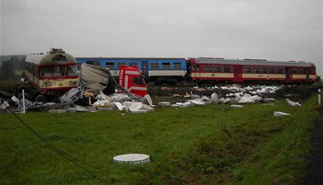 Vlak se srazil s kamionem nedaleko Bruntálu.