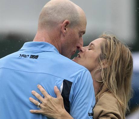 Jim Furyk s manelkou Tabithou po vtzstv na The Tour Championship 2010.