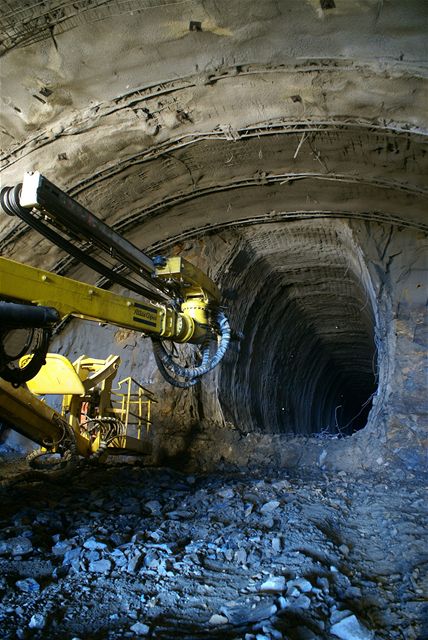 Cholupický tunel - Průzkumná štola v kalotě třípruhového tunelu