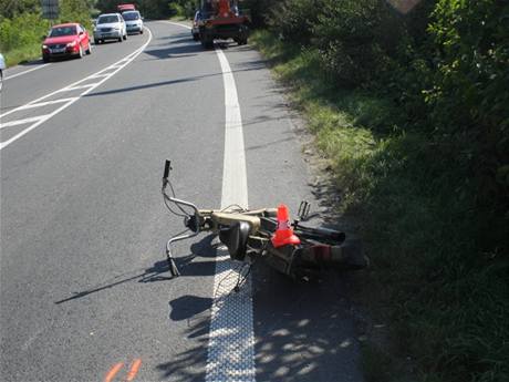 Jzda opilho idie na kradenm mopedu skonila, kdy nedal pednost avii na hlavn silnici.