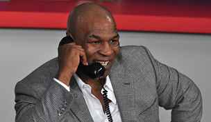 HALÓ, NEPIJEDU. Mike Tyson v pondlí pes telefon oznámil pekvapivou zprávu.