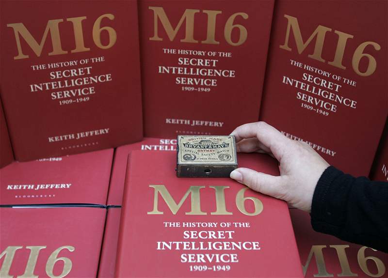 Kniha MI6: Dějiny britské tajné služby.