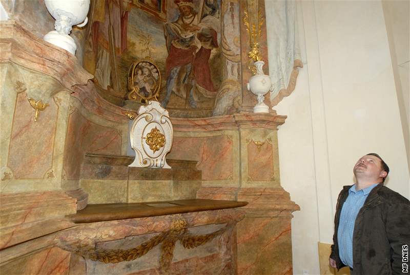 Oltář zrekonstruované Santinniho kaple v Ostrově u Stříbra