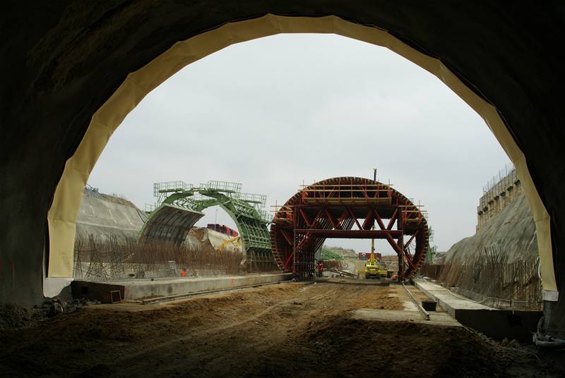 Cholupický tunel - Pohled do jámy Cholupice