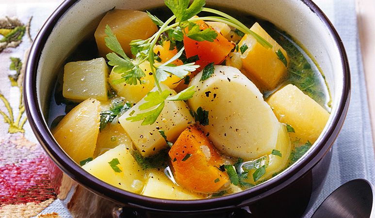 Zeleninová polévka s brambory.