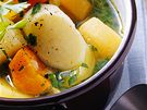 Zeleninová polévka s brambory.