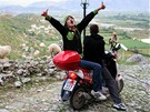 Albánie. Rozjásaná albánské omladina u pevnosti Rozafa
