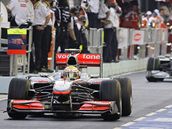 Lewis Hamilton vyjd na trapi trninku na Velkou cenu Singapuru. 