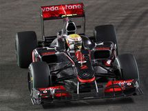 Lewis Hamilton na trati Velk ceny Singapuru
