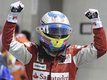 Fernando Alonso se raduje ze svho vtzstv ve Velk cen Singapuru