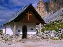 Kaplika na magistrle pod Tre Cime di Lavaredo