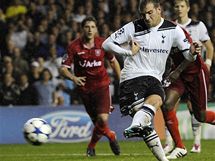 NEDAL. Nespn penaltov pokus Van der Vaarta z Tottenhamu proti Enschede