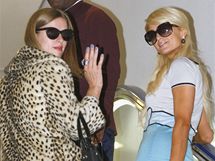 Paris Hiltonov piletla do Japonska se sestrou Nicky propagovat svou vlastn mdn znaku