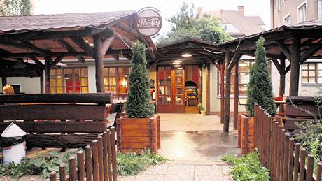 Restaurace Giordino v brn�nských �erných polích vyniká pozornou a informovanou obsluhou. Zalíbí se i zahrádka.