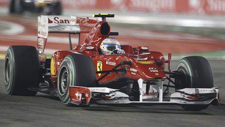 Fernando Alonso na trati Velké ceny Singapuru