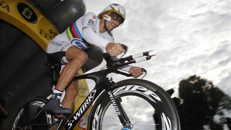 ZASE BUDE M�J! �výcarský cyklista Fabian Cancellara obhajuje duhový dres mistra sv�ta v �asovce.
