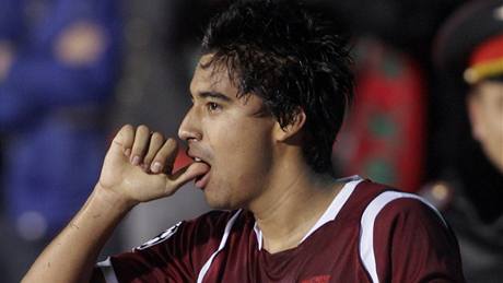 OSLAVA. Ekvádorský kapitán Rubinu Kaza záloník Noboa oslavuje gól, který Barcelon vstelil z penalty