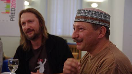 Jevgenij Ibragimov a v pozadí um�lecký �éf loutkohry Zden�k Jecelín.