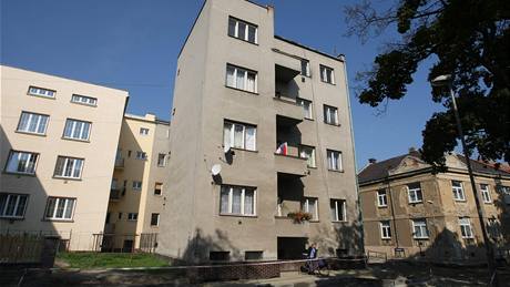 Bytový d�m na Husov� nám�stí v Prost�jov�, který bez v�domí nájemník� od m�sta odkoupil cizí spolek.