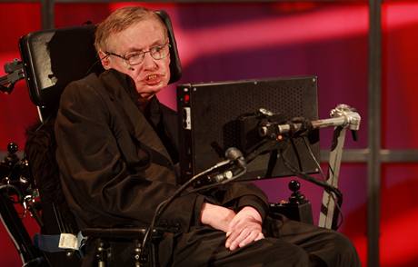 Je panovačný, má ohromné ego, říká o Stephenu Hawkingovi  jeho první žena Jane