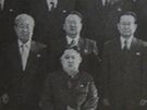 Nejuí vedení Korejské strany práce na snímku listu Rodong Sinmun. Kim ong-un v první ad druhý zleva