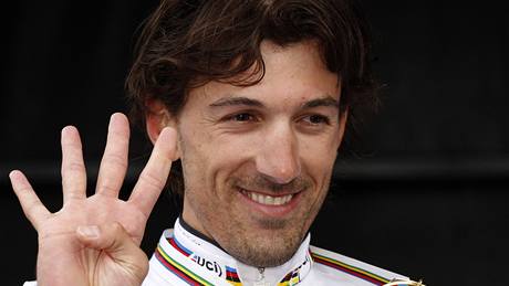 POTVRTÉ. výcarský stroj Fabian Cancellara ovládl na MS v Austrálii asovku jednotlivc.