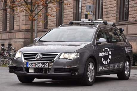Volkswagen Passat Leonie - auto, které nepotebuje idie