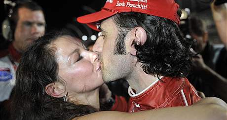 Dario Franchitti slavil titul série IndyCar 2010 spolu se svou manelkou Ashley Juddovou.