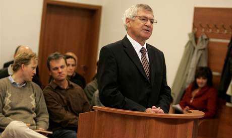 Starosta Jaroslav Kubín vypovídal u soudu, který řeší spor majitelů a nájemníků s firmou Immobilien Pirker Reality o byty v Rožnově pod Radhoštěm.