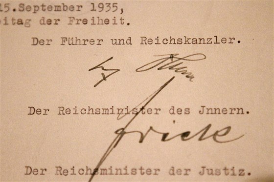 Podpis Adolfa Hitlera pod originály norimberských zákon