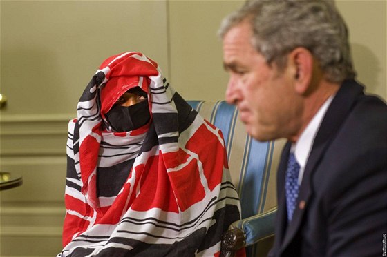 Súdánská doktorka Halima Baírová s bývalým americkým prezidentem George W. Bushem