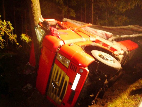 4. íjna 2010 veer havaroval kamion s pivem u obce Krokoín na Tebísku.