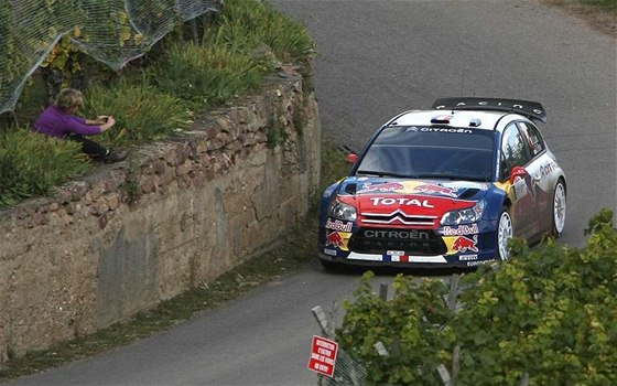 Sébastien Loeb a Daniel Elena na Citroënu C4 pi Francouzské rallye. 