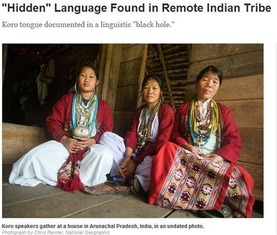 Ti eny hovoící jazykem Koro pózují pro lingvistickou expedici National Geographic