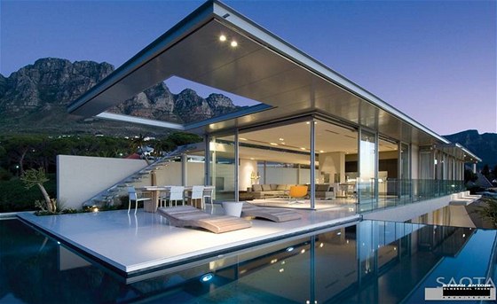 Luxusní vila s bazénem od architektonického studia Saota z Jihoafrické republiky
