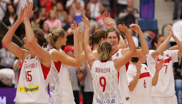 ZAHRAJÍ SI O ZLATO. České basketbalové reprezentantky se radují, zdolaly Bělorusko a zahrají si finále mistrovství světa.